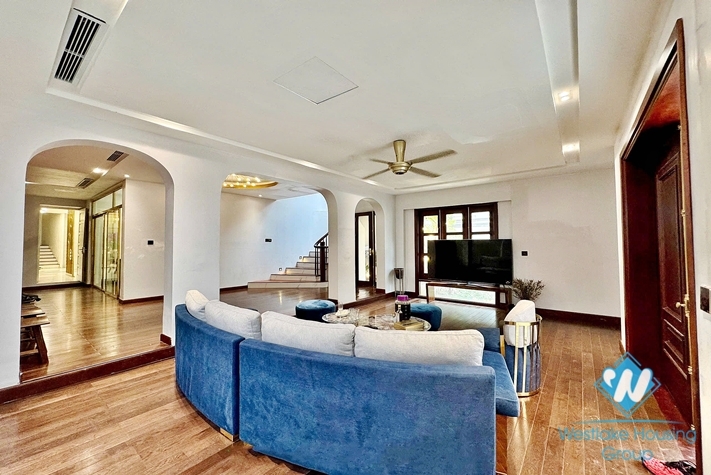 Garden 4 bedrooms house for rent in Tay Ho, Ha Noi